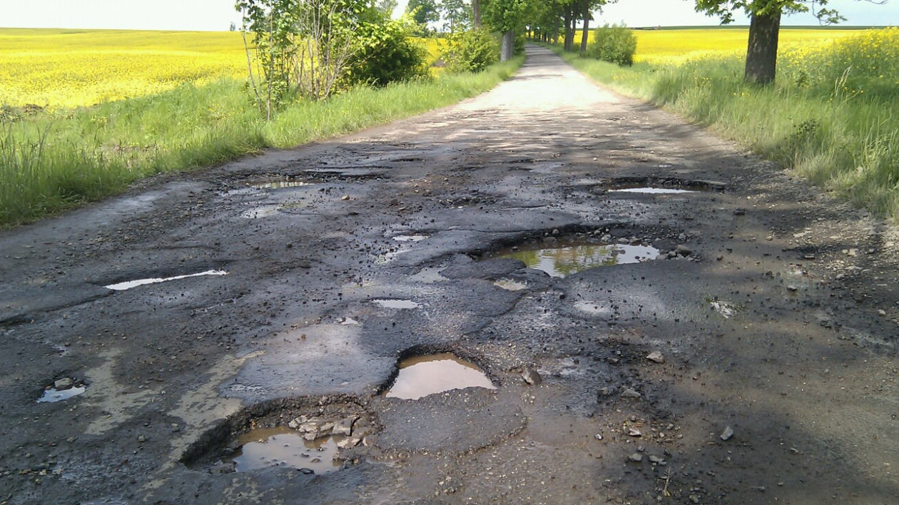 Chcą zlikwidować niebezpieczne miejsca na drogach. Wydadzą 600 mln złotych